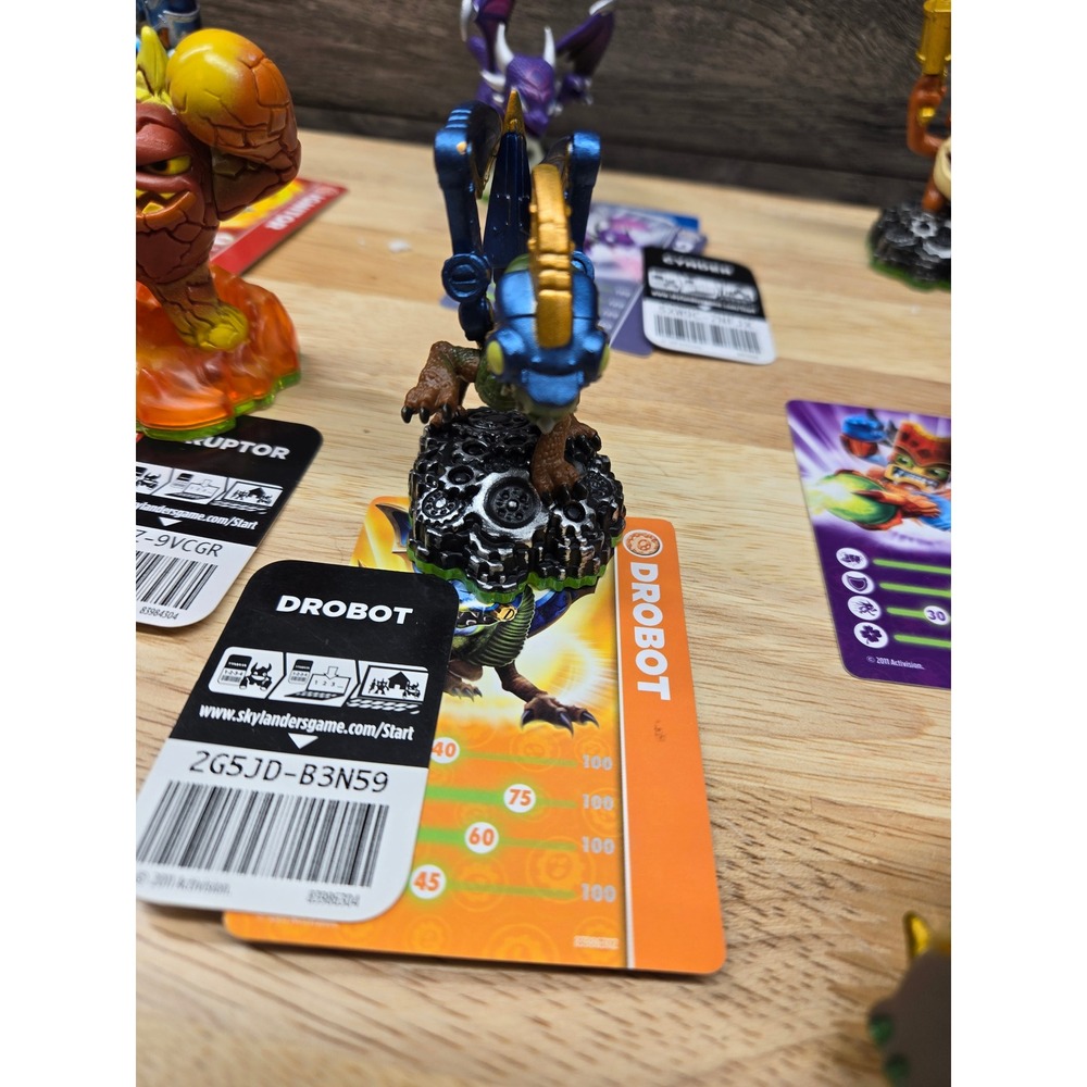 Skylanders Spyros Adventure Drobot Tech Figure with Card and Web Code Sticker